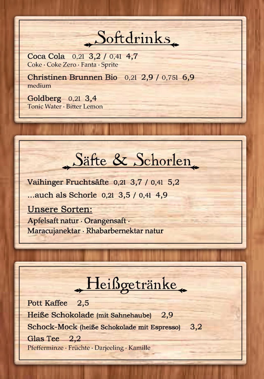 Speisekarte mit Softdrinks, Säften, Schorlen und Heißgetränken wie Kaffee, Tee und Schokolade.